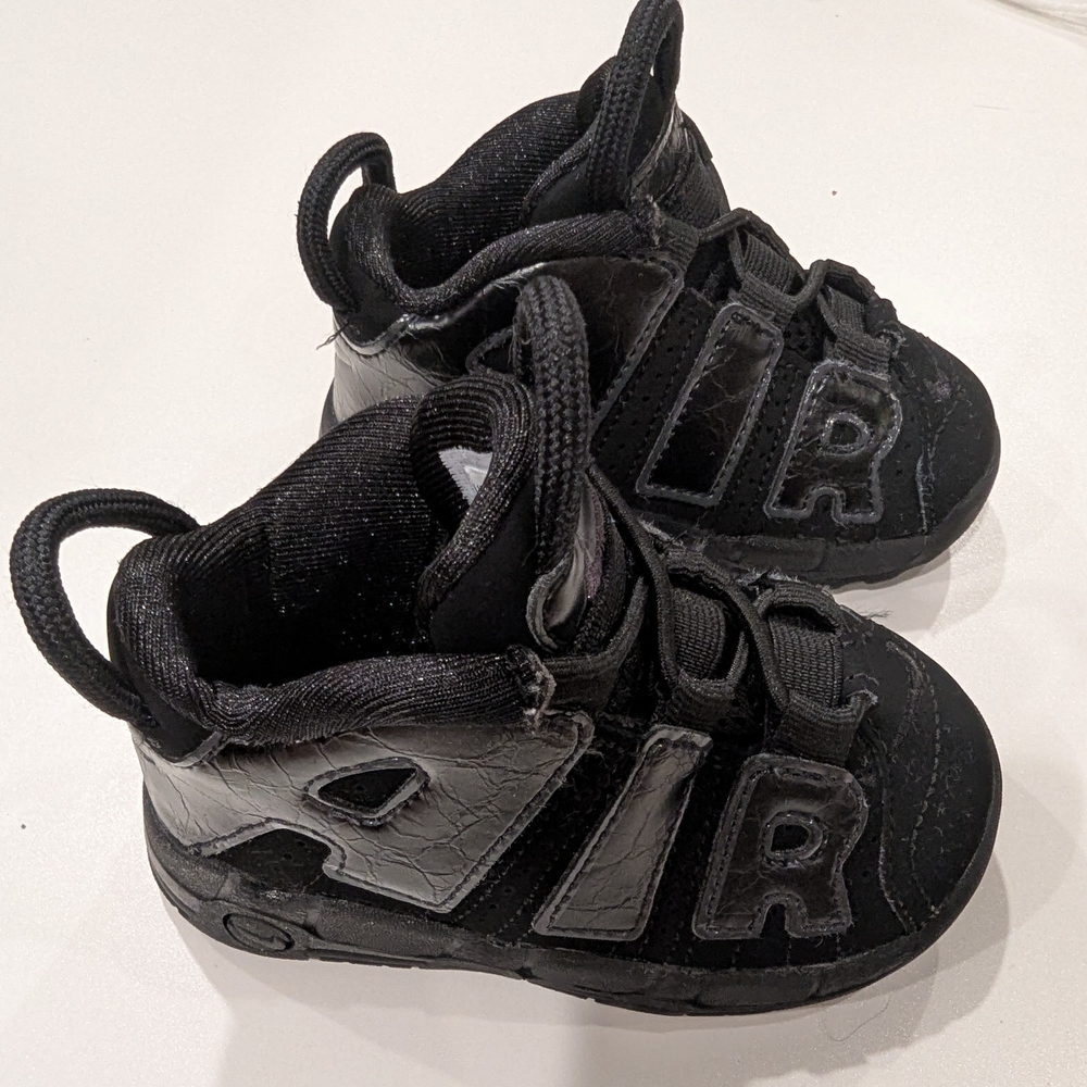 Nike Black Sneakers Sporty Design